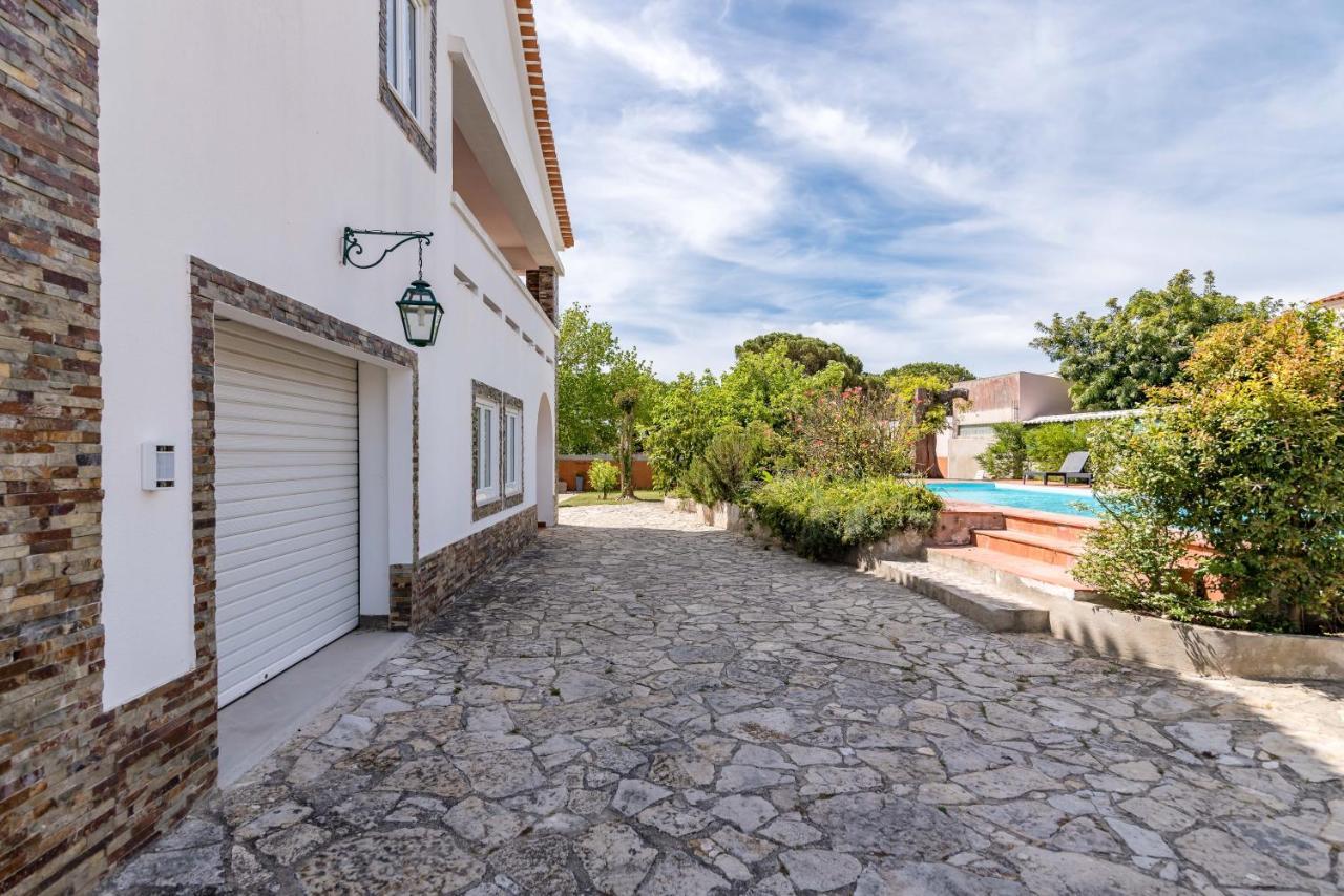تشارنكه Vip House - Pool & Beach In Caparica المظهر الخارجي الصورة
